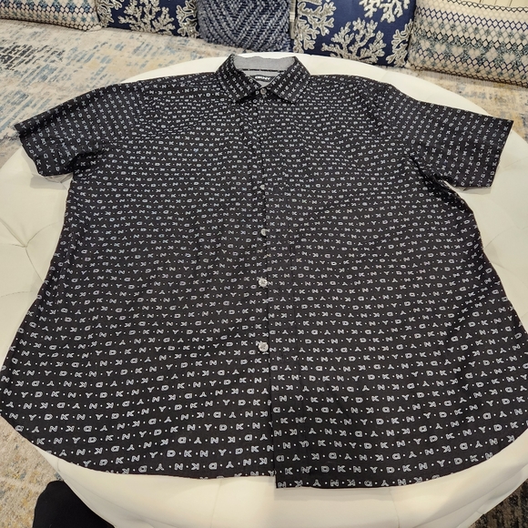 DKNY Black Button down Short Sleeve Large DKNY print - Picture 7 of 7